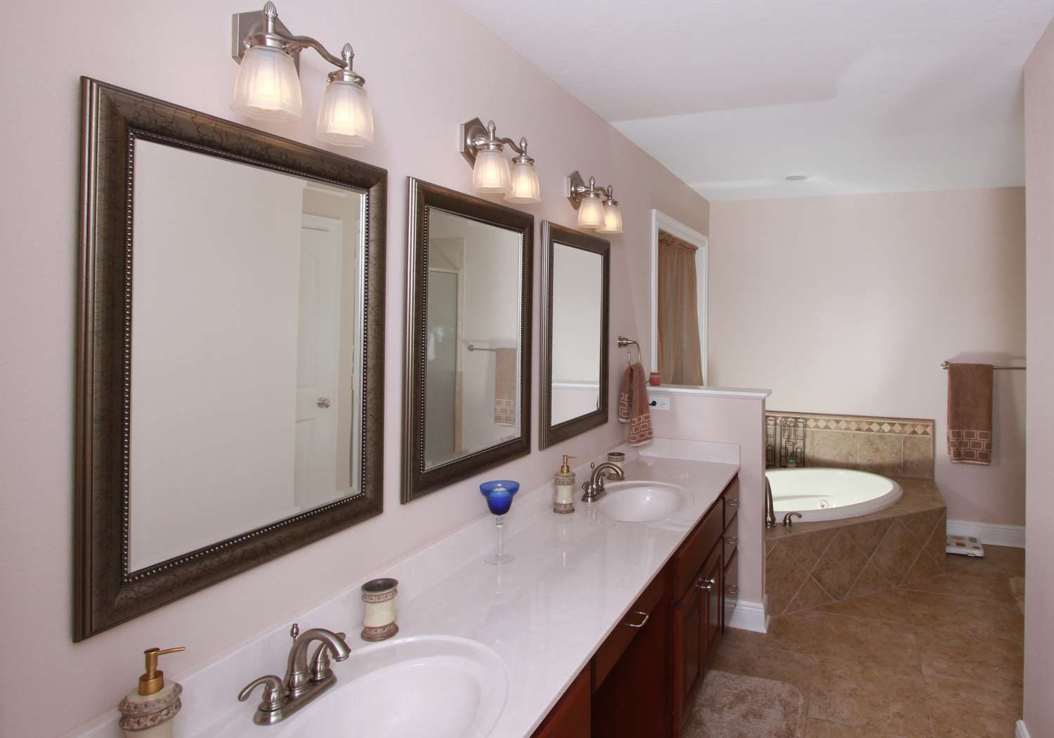 Reyes master bathroom