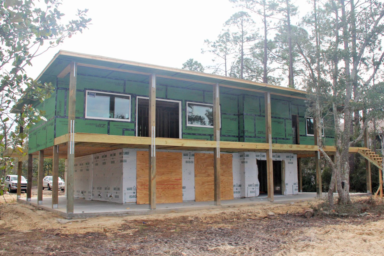 Cyr modern coastal piling home in Navarre