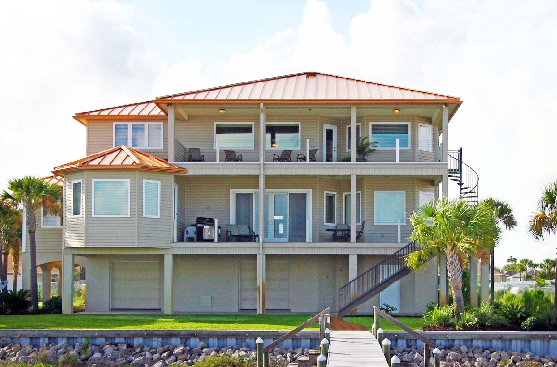 Henry residence in Navarre, FL by Acorn Fine Homes